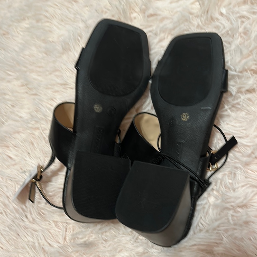 Liz Claiborne Black Heels with Sleek Design size 9 - Picture 6 of 7